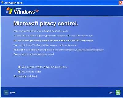 Cuando se ejecuta, muestra un falso mensaje de reactivacin del software, con el ttulo de "Microsoft piracy control"